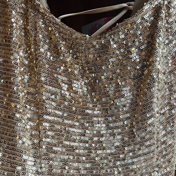 Sensational Gold lightweight sequin gown with criss cross back straps! - Picture 4 of 4